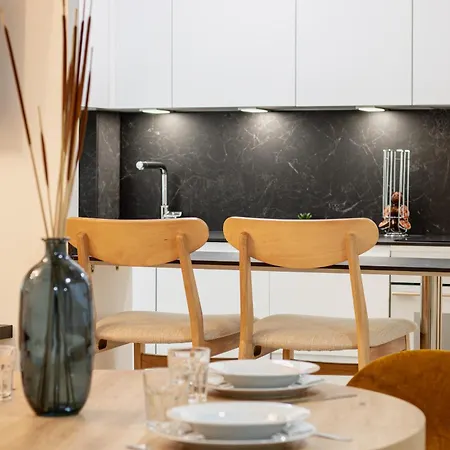 Modern Comfort In The Heart Of Διαμέρισμα *